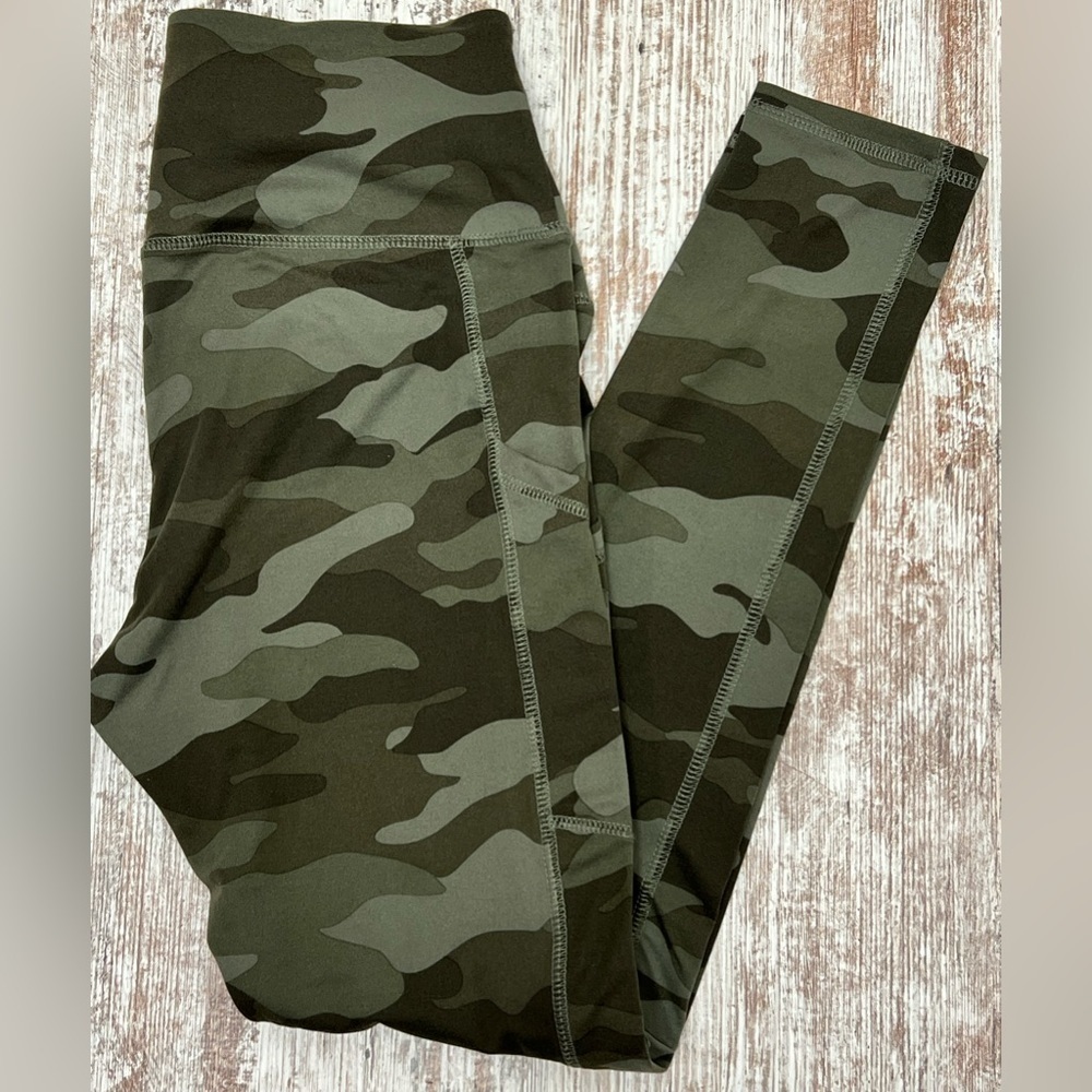 WOMEN’S Wild Fable Camo Print High Rise Leggings